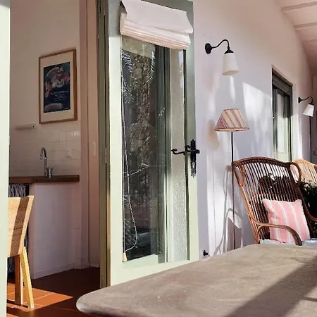 T5 - Cozy Retreat 50m To Garden Escape