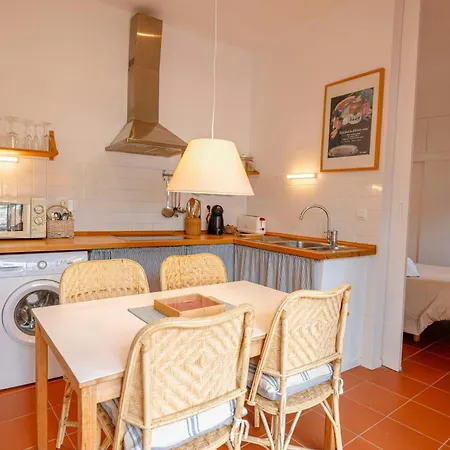 T5 - Cozy Retreat 50m To Garden Escape